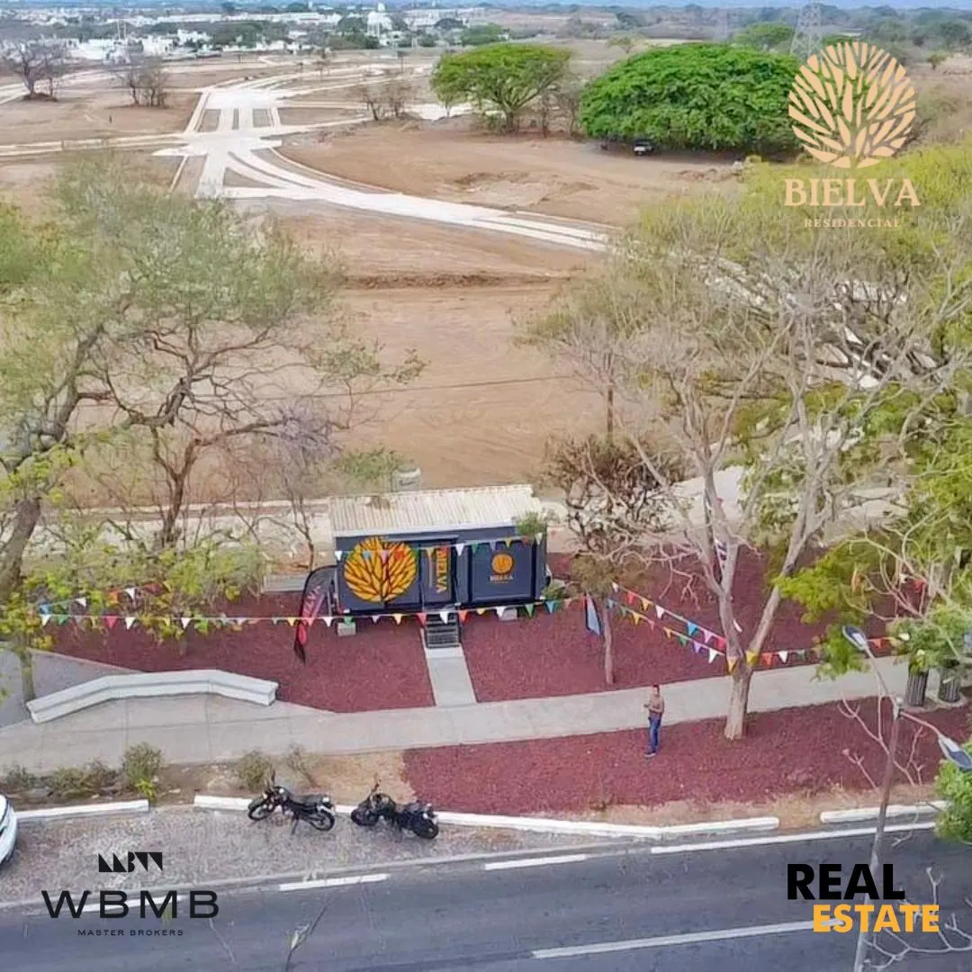 Vista aérea del módulo de ventas junto a la calle de acceso